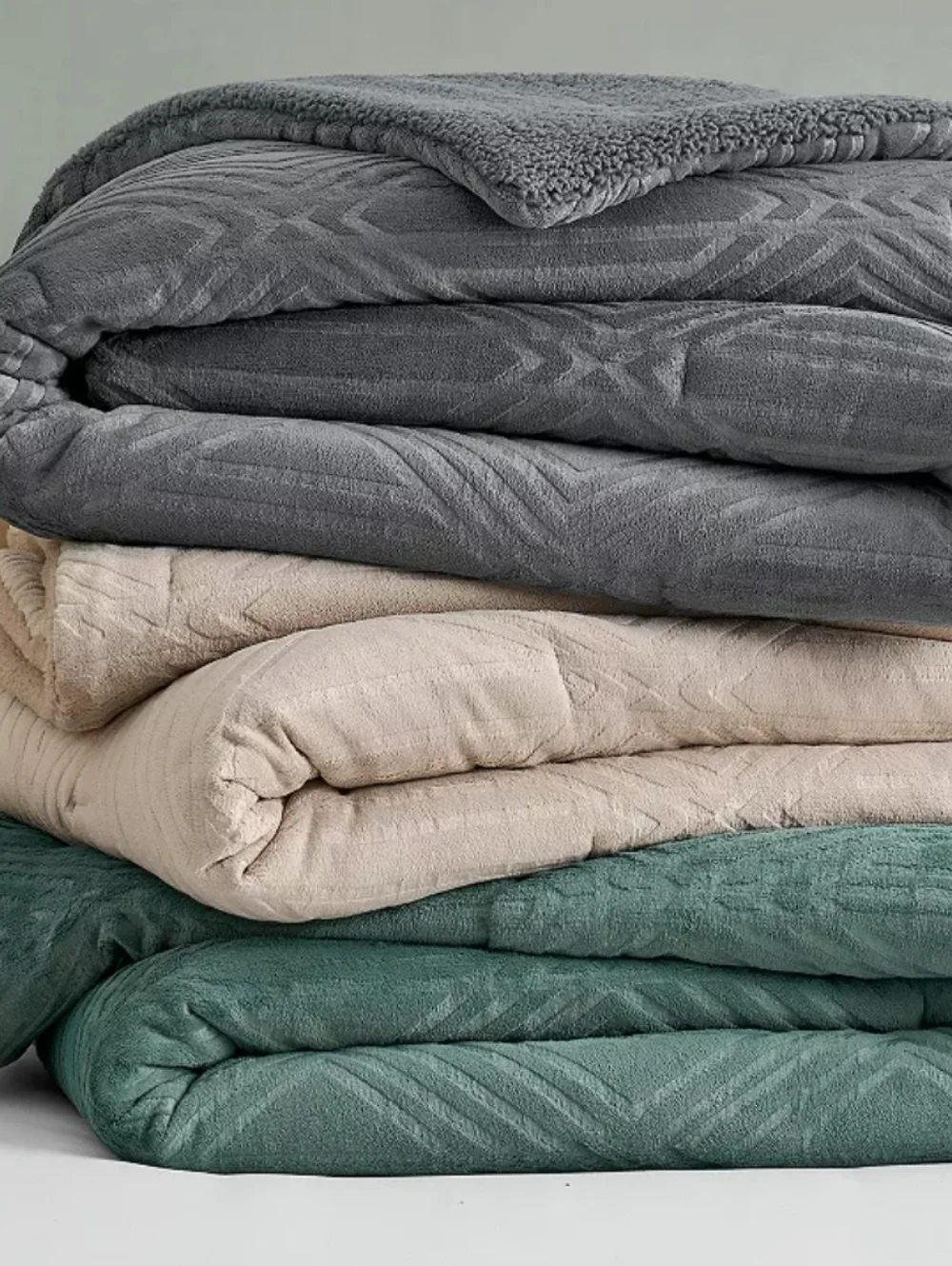 BearPaw Carson Embossed Twin/Twin XL Comforter Set w/Shams- Tan